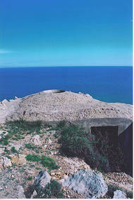 Photo d'un tobrouk allemand au bord de la falaise de  de Leucate