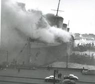 Photo de l'incendie du paquebot  Normandie en 1942