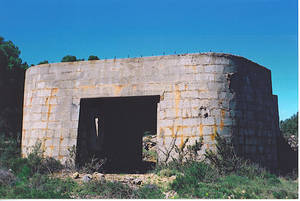 Photo d'une casemate de la batterie côtière allemande de Leucate